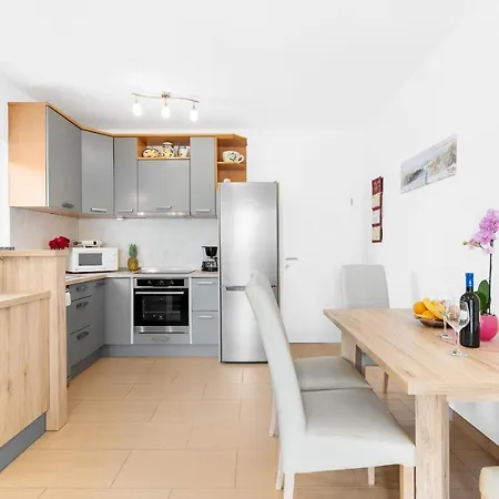 Beakovic Radosi A4 Apartment Porec