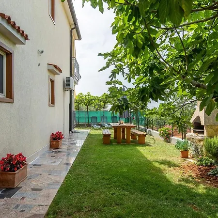 Beakovic Radosi A4 Apartment Poreč